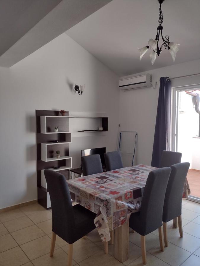 Apartman Tamara Apartamento Novalja Exterior foto